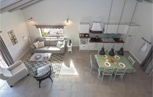 Kuchyňa alebo kuchynka v ubytovaní 4 Bedroom Nice Home In Vodice