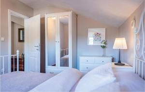 Posteľ alebo postele v izbe v ubytovaní 4 Bedroom Nice Home In Vodice