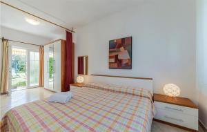 Posteľ alebo postele v izbe v ubytovaní 1 Bedroom Cozy Apartment In Valtura