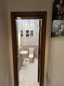 Modern 3-BR in New Cairo Lotus的一间浴室