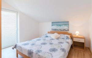 Katil atau katil-katil dalam bilik di Beach Front Apartment In Povljana