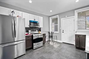 Η κουζίνα ή μικρή κουζίνα στο Emmanuel Haven +21 φωτογραφίες