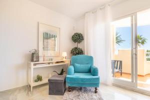 A seating area at Calahonda Elegance With Pool And Sea View - Happy Rentals