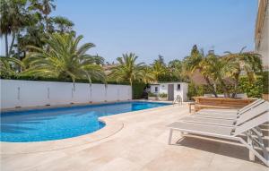 Bazén v ubytovaní Gorgeous Home In Marbella alebo v jeho blízkosti
