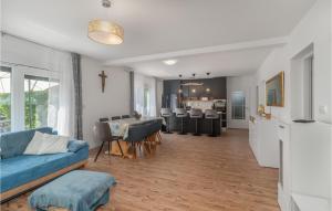 Φωτογραφία από το άλμπουμ του Awesome Home In Drivenik With Jacuzzi σε Drivenik