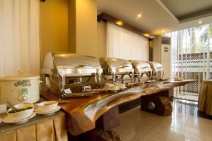 Makanan di atau berdekatan hotel