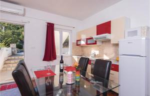 Kuchyňa alebo kuchynka v ubytovaní One-Bedroom Apartment In Dubrava