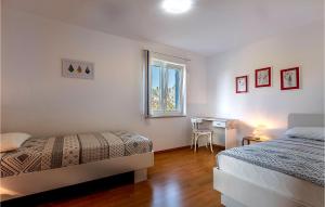 Postel nebo postele na pokoji v ubytování Two-Bedroom Holiday Home In Banjole