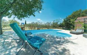 Bazén v ubytovaní Three-Bedroom Holiday Home In Trbounje alebo v jeho blízkosti + 37 fotografií