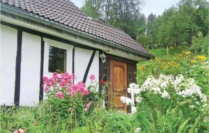 Κήπος έξω από το 3 Bedroom Stunning Home In Friesenhagen