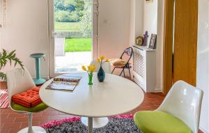 Posezení v ubytování 2 Bedroom Stunning Home In Podpican