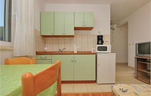 Küche/Küchenzeile in der Unterkunft Apartment Prigradica V