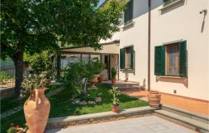 A garden outside Beautiful Home In Castiglion Fiorentino