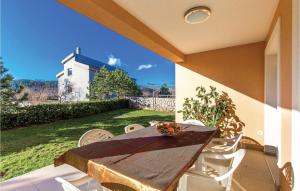 Gambar di galeri bagi 2 Bedroom Lovely Apartment In Cavle di Podrvanj