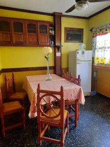 a kitchen with a table with a vase of flowers on it at Morada urbana pleno centro in Posadas +2 photos