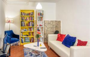 Posezení v ubytování 2 Bedroom Stunning Home In Podpican