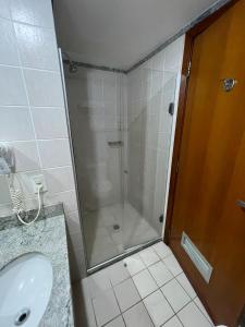 Bilik mandi di Flat em Brasília - Hotel Go Inn Taguatinga 317