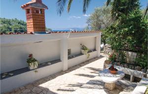 Vonkajšia záhrada v ubytovaní Holiday Home Prapatna Bb I