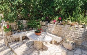Vonkajšia záhrada v ubytovaní Holiday Home Prapatna Bb I + 23 fotografií