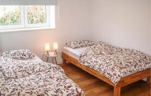 two beds in a small room with two lamps at Fewo Albrechtshof in Ribnitz-Damgarten +11 photos