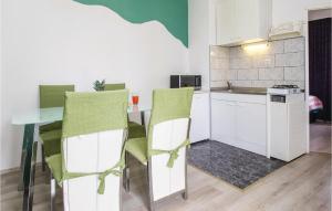 Kuchyňa alebo kuchynka v ubytovaní Apartment Split With Sea View Vii + 11 fotografií