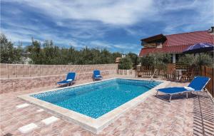 Bassein majutusasutuses 4 Bedroom Beautiful Home In Valtura või selle lähedal