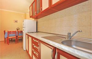 Kuchyň nebo kuchyňský kout v ubytování Apartment Mimice With Sea View 382