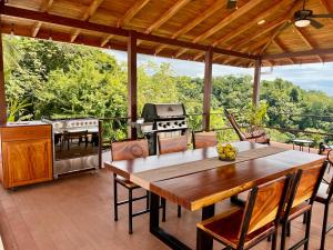 a kitchen with a table and a grill on a patio at Villa Azul in Sámara