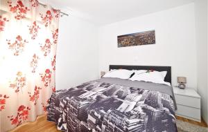 Posteľ alebo postele v izbe v ubytovaní Holiday Home Zedno With Sea View 12