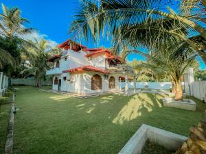 Giardino di Solace Inn RESIDENCE - 5 Min Walk to Beach