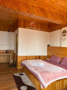 Fotografie z fotogalerie ubytování The Himalyan Sukoon Villa Near Jibhi v destinaci Banjār + 13 fotografií