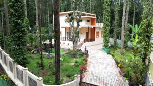 a house in the middle of a forest at The Great Escape at Yercaud in Yercaud
