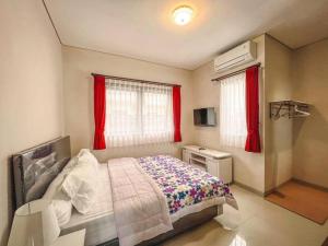 Dining and leisure facilities at 3 Bedroom Private Villa With Pool In Nusa Dua, Kampial Extended Room Rent