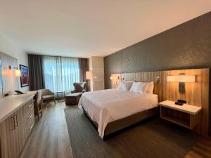 Century Casino & Hotel Caruthersville房間的床