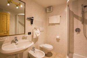 Koupelna v ubytování Stelvio Residence + 37 fotografií