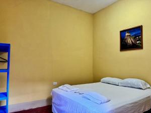 Postel nebo postele na pokoji v ubytování Hostal Los Girasoles by Hostal Inn