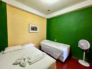 Postel nebo postele na pokoji v ubytování Hostal Los Girasoles by Hostal Inn