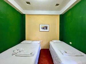 Postel nebo postele na pokoji v ubytování Hostal Los Girasoles by Hostal Inn