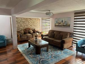 Billede fra billedgalleriet på Amplia Casa Familiar con Piscina Privada i Los Ángeles