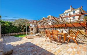 Hoone, kus puhkemaja asub +33 fotot