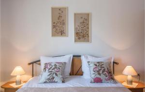 Postel nebo postele na pokoji v ubytování Apartment Makarska With Sea View 5