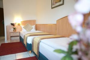 Postel nebo postele na pokoji v ubytování UNO Hotel Posthof Saarlouis