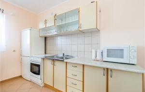 Kuchyň nebo kuchyňský kout v ubytování Nice Apartment In Matulji With Kitchen