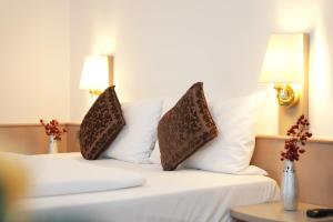 Postel nebo postele na pokoji v ubytování UNO Hotel Posthof Saarlouis