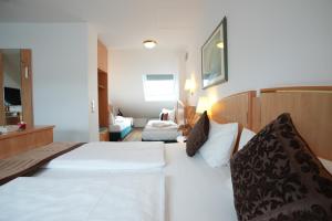 Postel nebo postele na pokoji v ubytování UNO Hotel Posthof Saarlouis