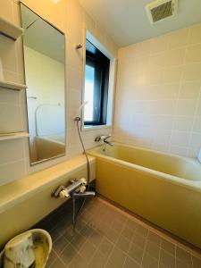 Een badkamer bij Sengokuhara Onsen Hotel