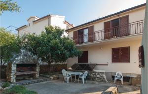 Budova, kde se apartmán nachází + 24 fotografií