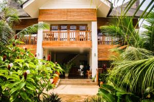 Wilcon Guesthouse Catulayan的阳台或露台