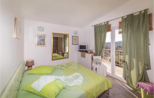 Postel nebo postele na pokoji v ubytování Three-Bedroom Holiday Home In Labin