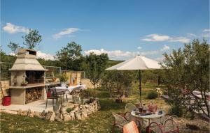 Zahrada ubytování Three-Bedroom Holiday Home In Labin